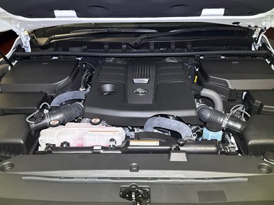 TOYOTA LAND CRUISER 300 - 10