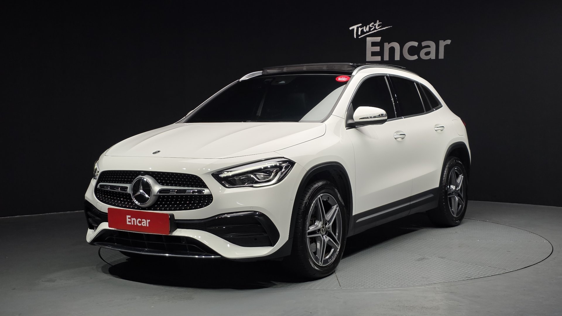MERCEDES-BENZ GLA - View 1
