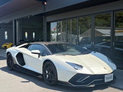LAMBORGHINI AVENTADOR