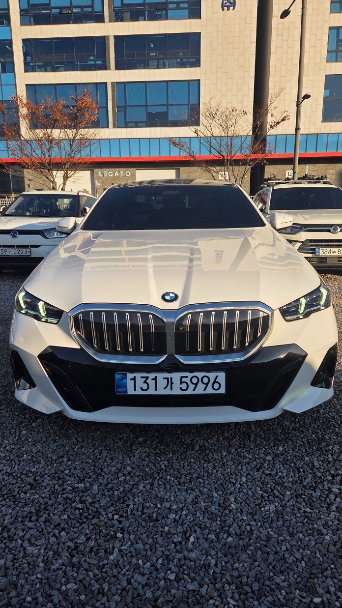 BMW 5 SERIES - View 1