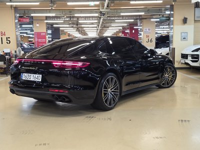 2018 Porsche PANAMERA 照片 2