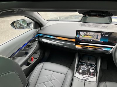 صورة مصغرة 212 لـ 2025 BMW 5 SERIES