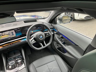 صورة مصغرة 210 لـ 2025 BMW 5 SERIES