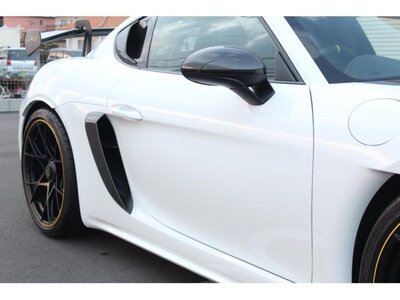 PORSCHE 718 CAYMAN - 8