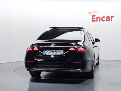 MERCEDES-BENZ E-CLASS - 4