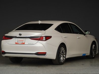 2023 Lexus ES photo 2