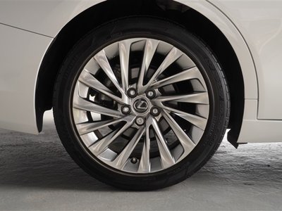 2023 Lexus ES — миниатюра 24