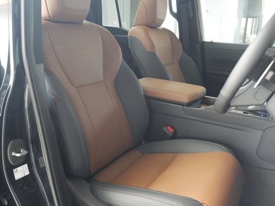 صورة مصغرة 15 لـ 2025 Lexus GX