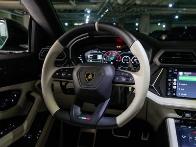 LAMBORGHINI URUS - 9