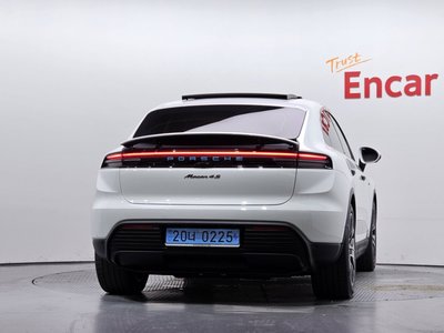 2025 Porsche MACAN — фото 4