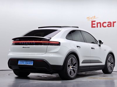 2025 Porsche MACAN — фото 3