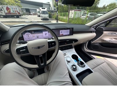 2025 Genesis GV70 — фото 2