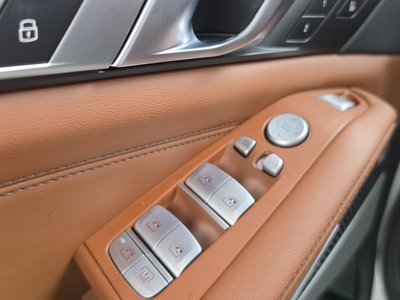2025 BMW X7 — миниатюра 39