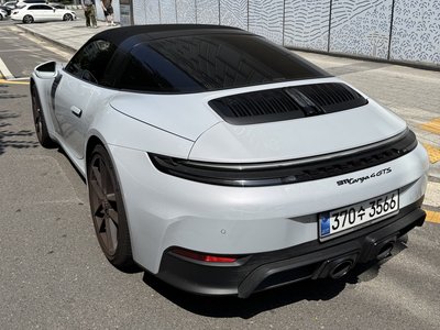 PORSCHE 911 - 8