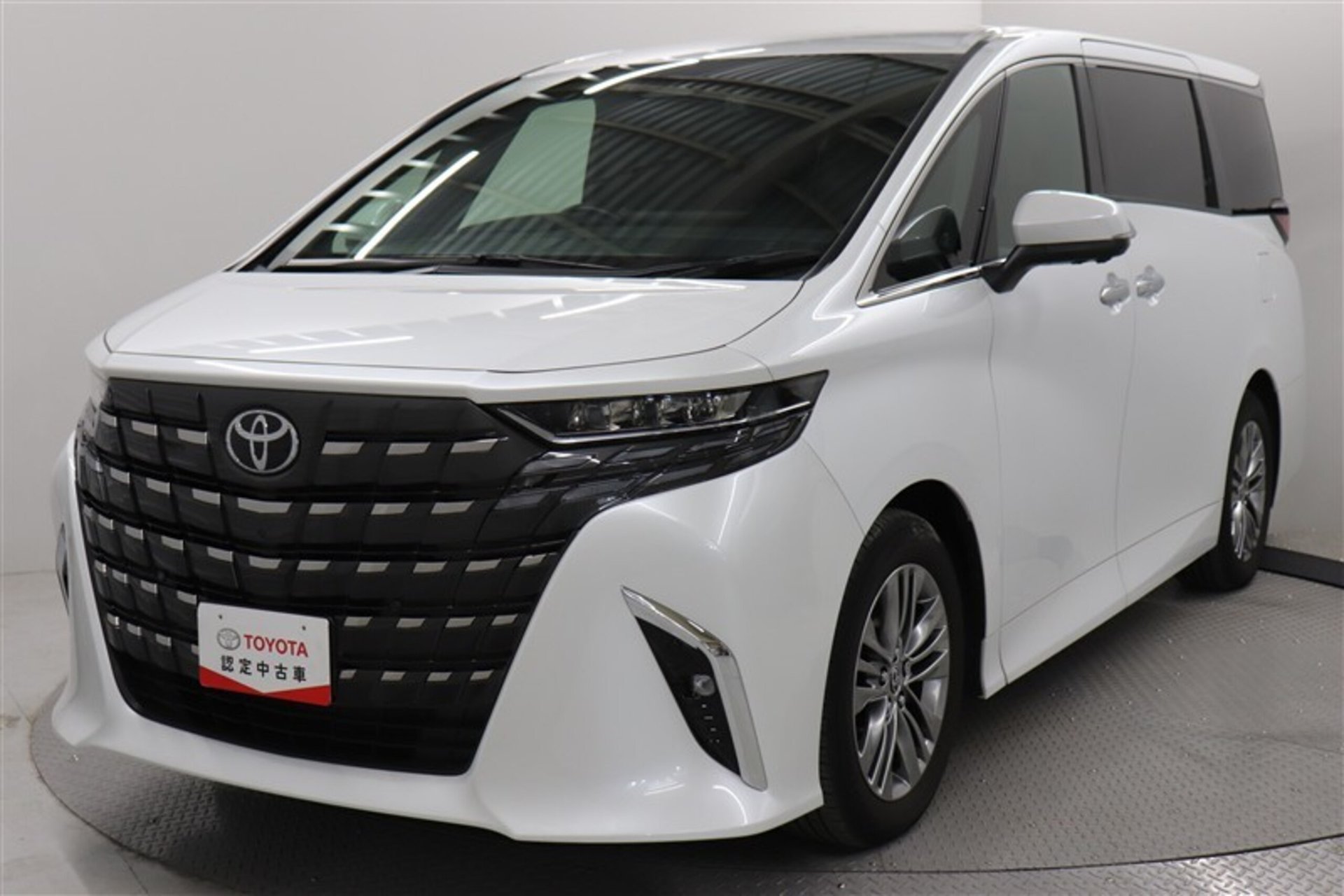 TOYOTA ALPHARD - View 1