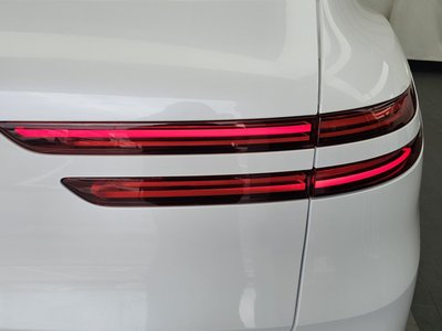 صورة 10 لـ 2025 Genesis GV70