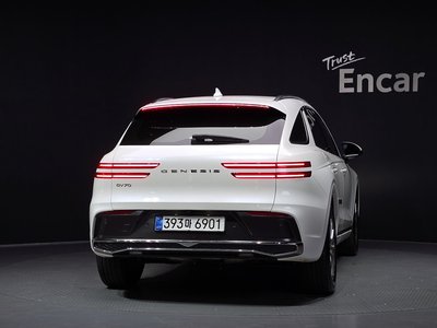 صورة 3 لـ 2025 Genesis GV70