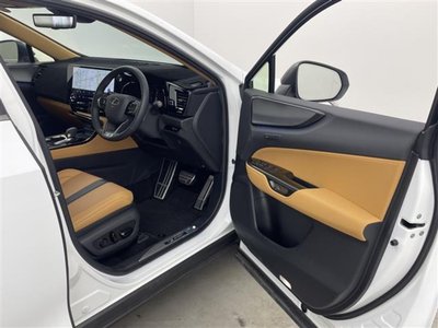 صورة مصغرة 40 لـ 2025 Lexus NX