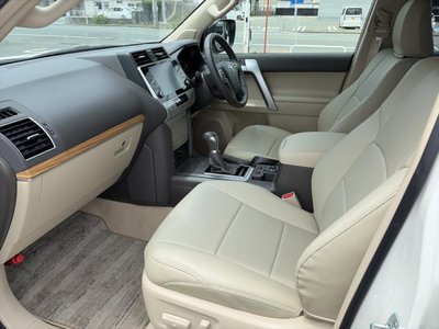 TOYOTA LAND CRUISER PRADO - 8