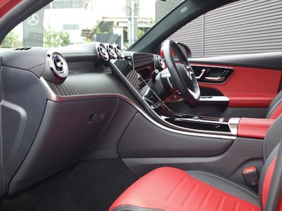 2025 Mercedes-BENZ GLC photo 8