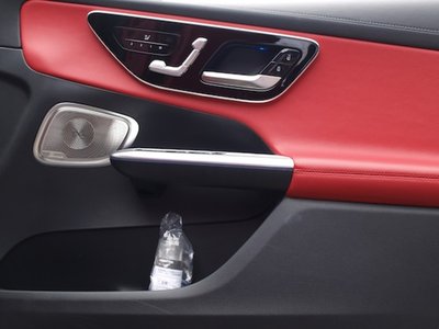 2025 Mercedes-BENZ GLC — миниатюра 13