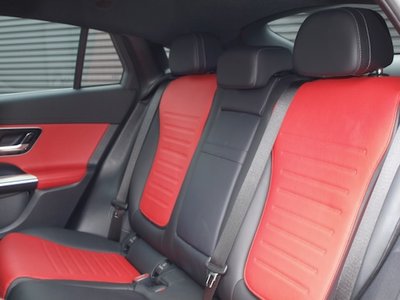 2025 Mercedes-BENZ GLC — миниатюра 11