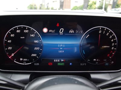 2025 Mercedes-BENZ GLC — миниатюра 22