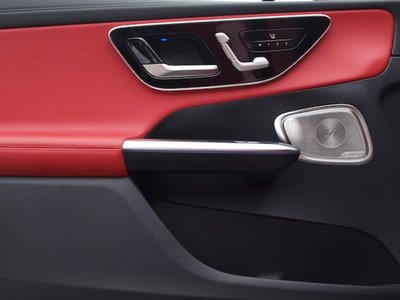 2025 Mercedes-BENZ GLC photo 7