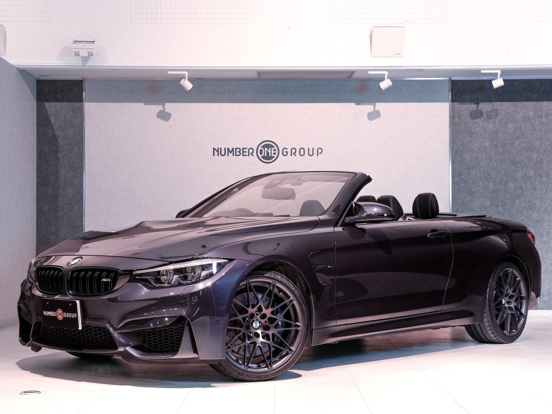 BMW M4 CABRIOLET - View 1