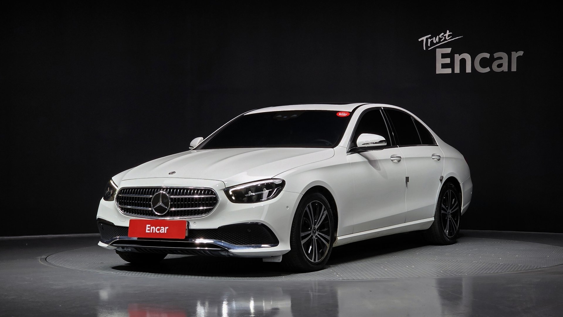 MERCEDES-BENZ E-CLASS - View 1