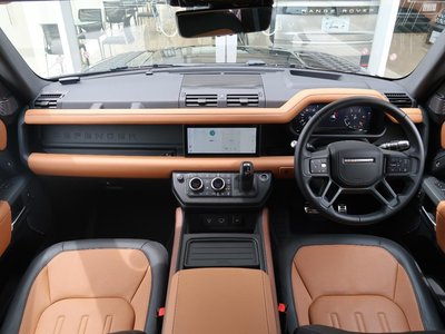 LAND ROVER DEFENDER - 2