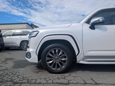 TOYOTA LAND CRUISER 300 - 9