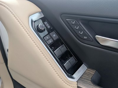 2023 Toyota LAND CRUISER 300 — миниатюра 20