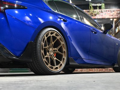 2023 Lexus IS — миниатюра 19