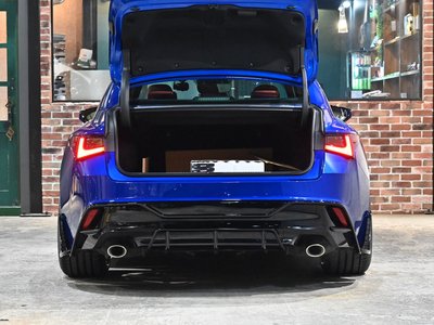 2023 Lexus IS — миниатюра 23