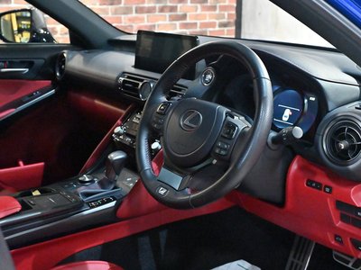 2023 Lexus IS — миниатюра 12