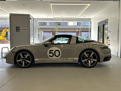 PORSCHE 911 - 8