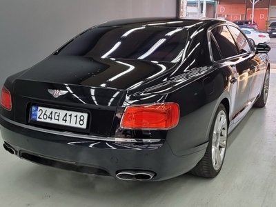 BENTLEY FLYING SPUR - 4