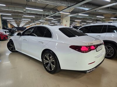 MERCEDES-BENZ E-CLASS - 3