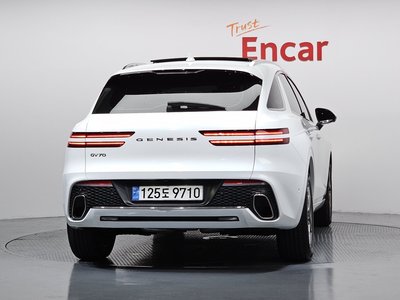 2024 Genesis GV70 photo 3