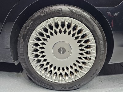 2021 Genesis G90 photo 8