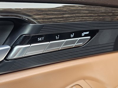 2021 Genesis G90 — миниатюра 28