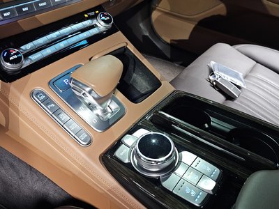 2021 Genesis G90 — миниатюра 12