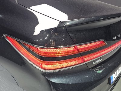 2021 Genesis G90 photo 10