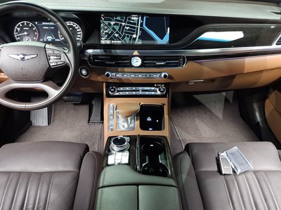 2021 Genesis G90 photo 5