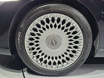 2021 Genesis G90 photo 6