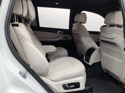 2025 BMW X7 缩略图 17