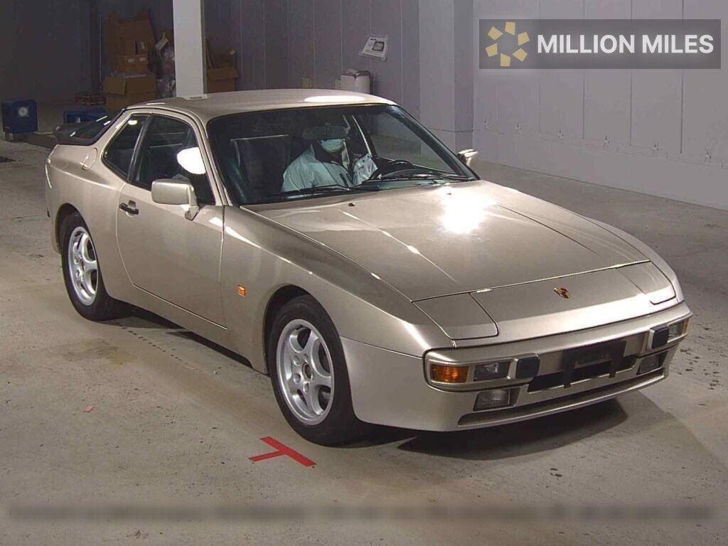 PORSCHE 944 - View 1