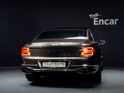 2022 Bentley FLYING SPUR photo 4