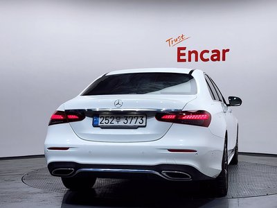 MERCEDES-BENZ E-CLASS - 4